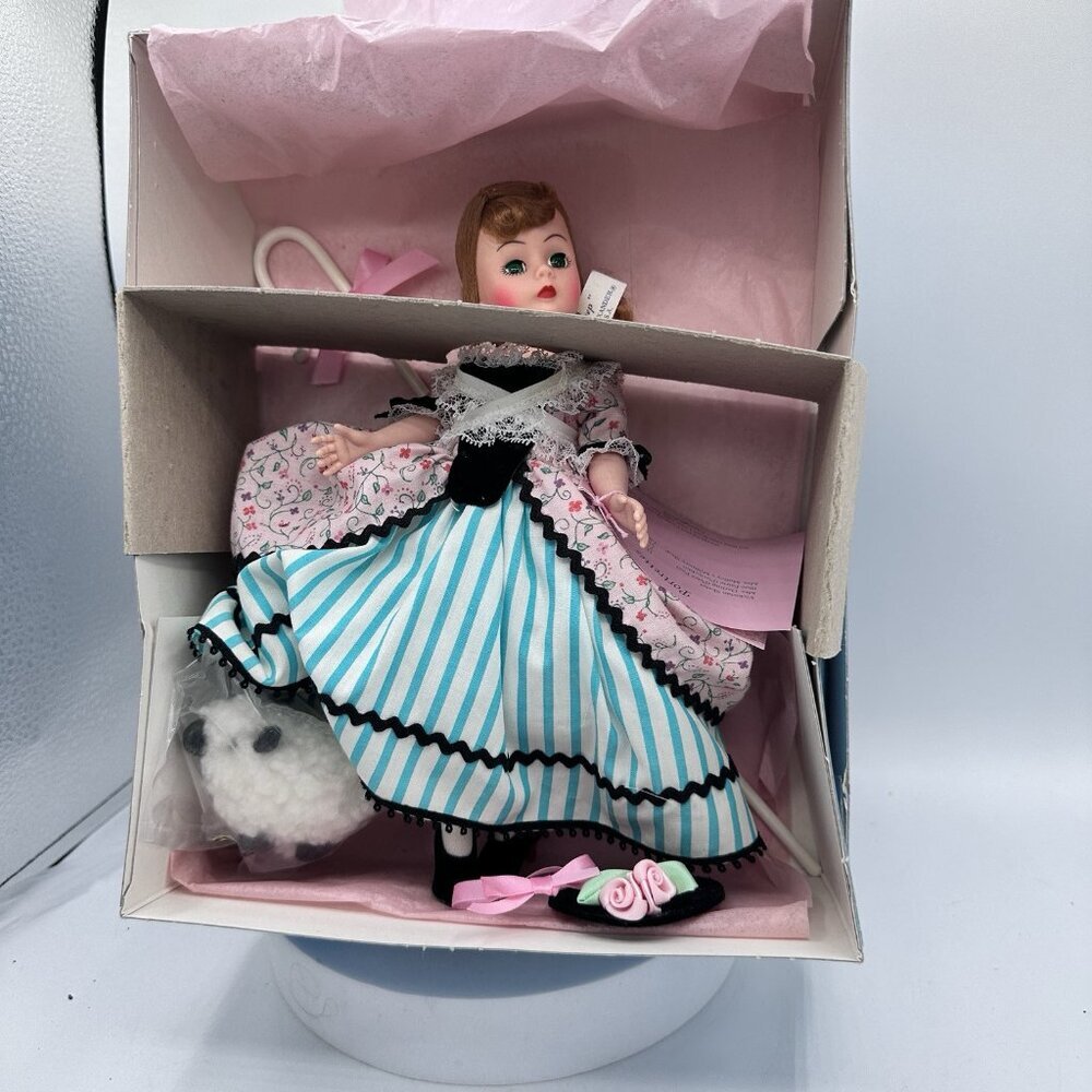 Madame Alexander 9” Little Bo Peep Doll Potrette Tag sheep Staff Original Box